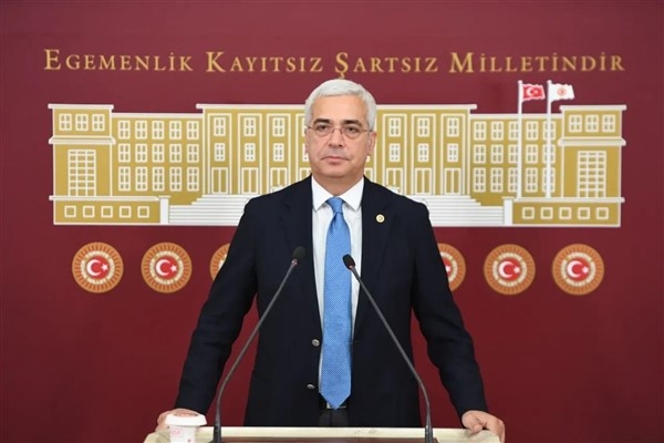 Demokrat Parti İzmir Milletvekili Salih Uzun, partisinden istifa etti