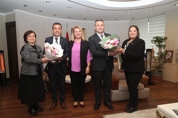 İzmit Belediyesinde yeni başkan yardımcıları kadınlardan oluştu