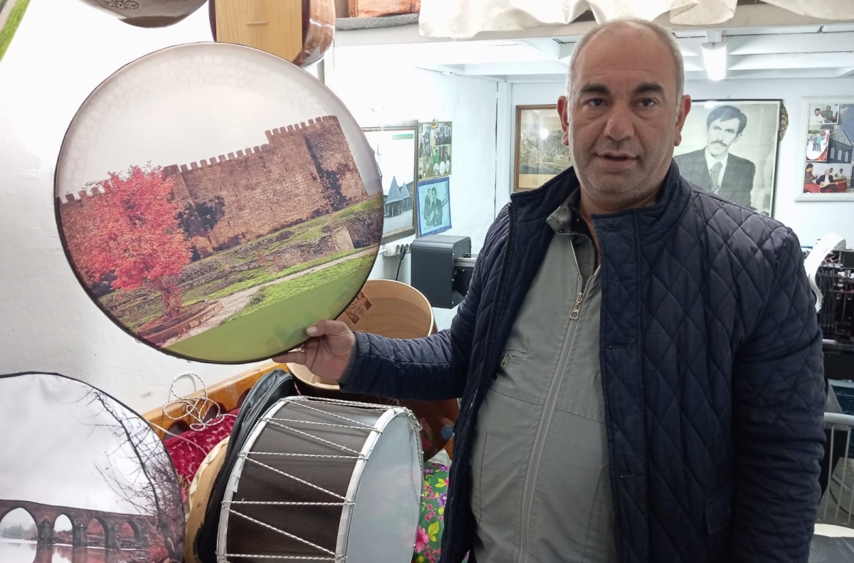 Diyarbakır'da &Prime;Erbane&Prime; enstrüman yapımı devam ediyor