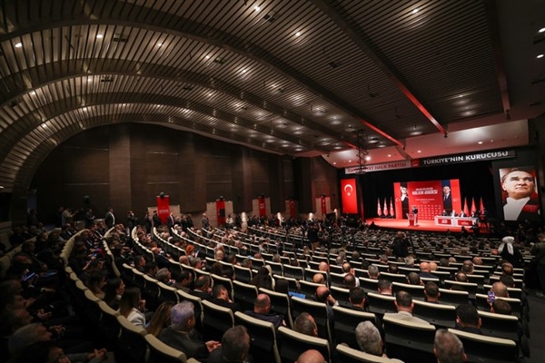 CHP Genel Başkanı Özel: Gazinin partisi birdir, ayaktadır, iktidara yürümektedir