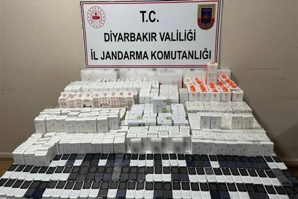 Arama yapılan bir araçta piyasa değeri 1.020.000 TL olan adaptör ve kablo ele geçirildi