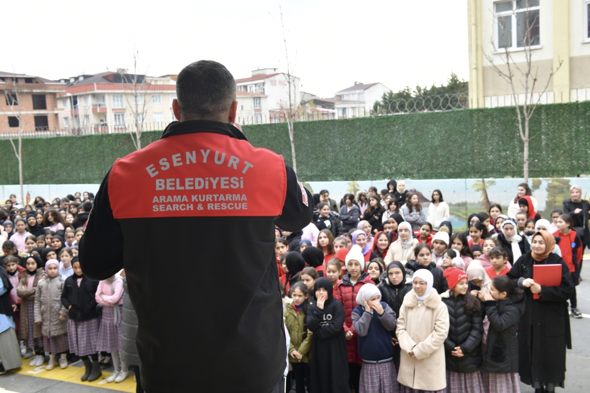 Esenyurt Belediyesi'nden öğrencilere afet bilincine ilişkin eğitim