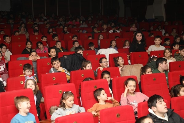 İnegöl'de &Prime;Sihirbaz Gösterisi&Prime; gerçekleştirildi