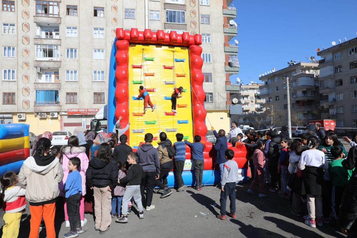 Diyarbakır Büyükşehir Belediyesinden “Çocuklarla Sanat ve Spor Şenliği&Prime;