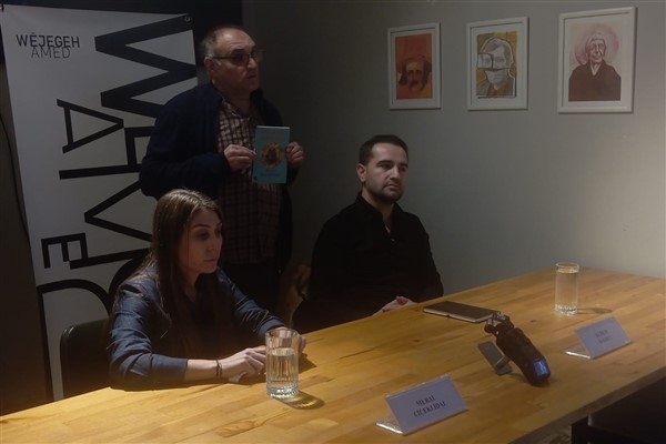 Yazar Meral Çiçeklidal'ın &Prime;Küçücük Söylüyorum&Prime; kitabı için söyleşi düzenlendi