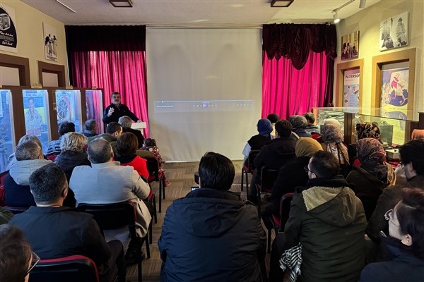Malatya Fotoğraf Makinesi Müzesi, sanatçı Ahmet Berber'i ağırladı