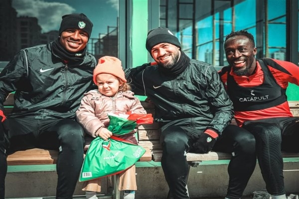 Amedspor'a soğuk havada taraftarlardan destek