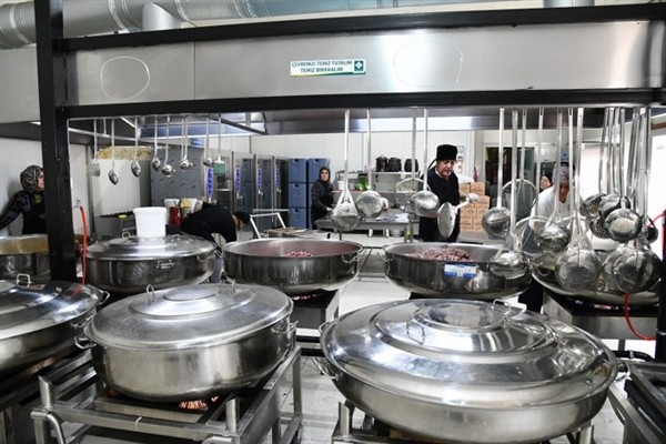 Osmaniye’de ihtiyaç sahibi yaklaşık 7 bin 500 kişiye sıcak yemek ikramı