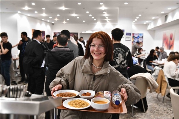ABB’nin Gençlik Sofraları öğrencileri iftarda buluşturuyor
