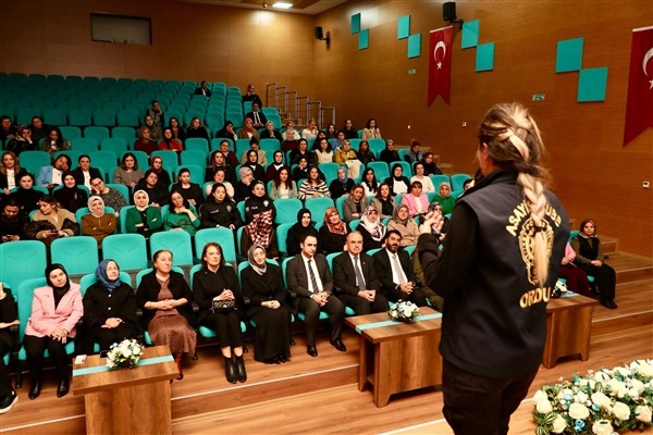 Ordu’da kadın personeller KADES uygulaması hakkında bilgilendirildi