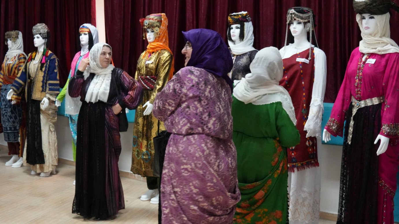  8 Mart Dünya Kadınlar Günü Mesajı ve Kürt Kadın Kıyafetleri Sergisi Açılışı