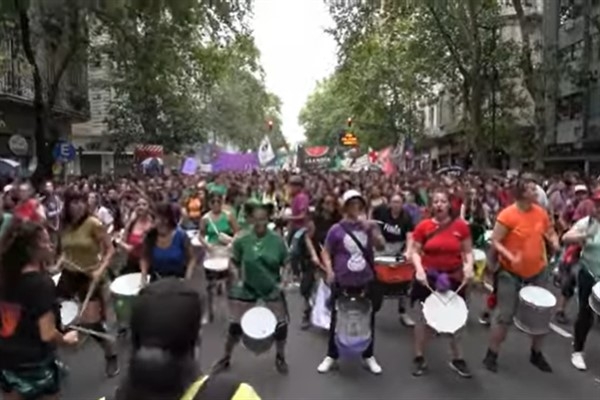 Dünya Kadınlar Günü'nde dünya çapında kutlamalar ve protestolar yapıldı