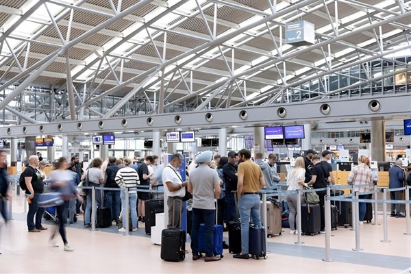 Hamburg Havalimanı'ndaki duyurulmamış grev 40 binden fazla yolcuyu etkiledi