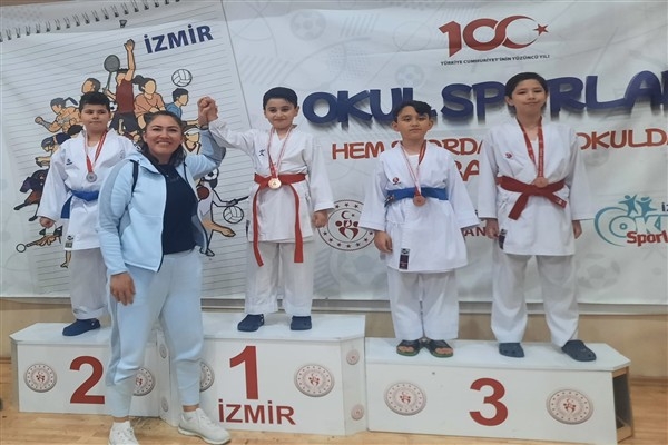 Aliağa Belediyesi Karate Takımı, Karate İl Şampiyonası'nda 21 madalya kazandı