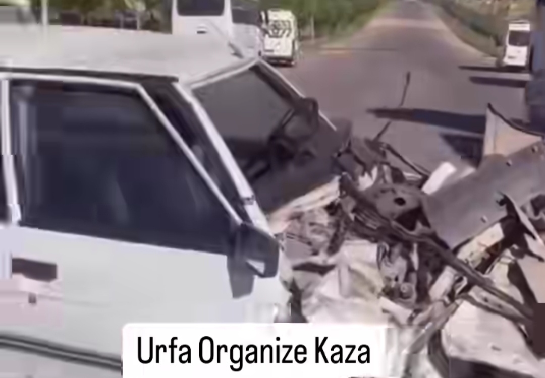 Şanlıurfa OSB’de Feci Kaza: Araç Hurdaya Döndü, 2 Kişi Yaralandı