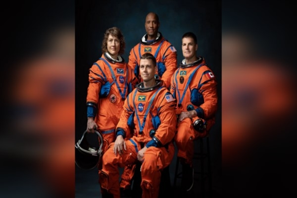 NASA’nın mürettebatlı ilk uçuşu