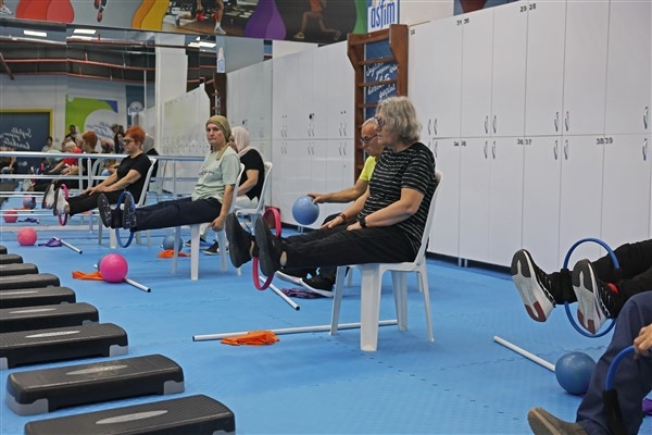Antalya Büyükşehir'den Parkinson hastalarına destek