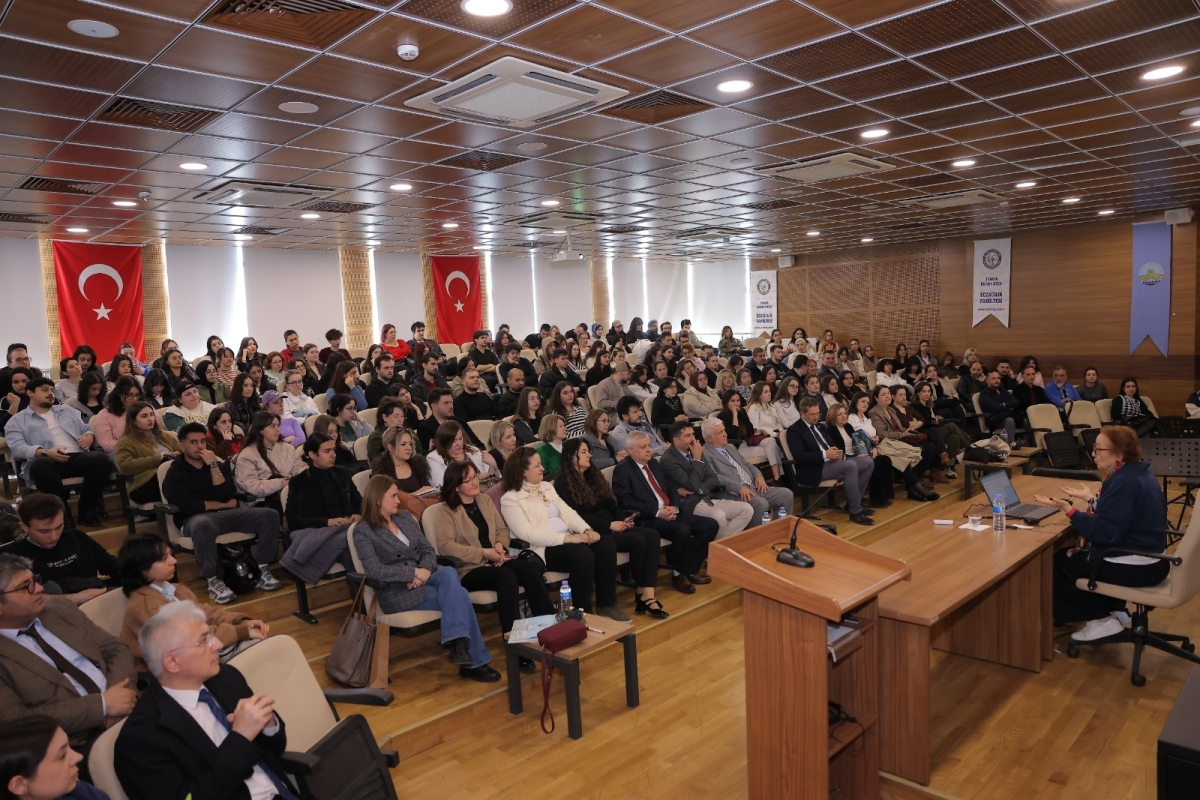 Trakya Üniversitesi'nde &Prime;Metinlerarası Yolculuk&Prime; konferansı