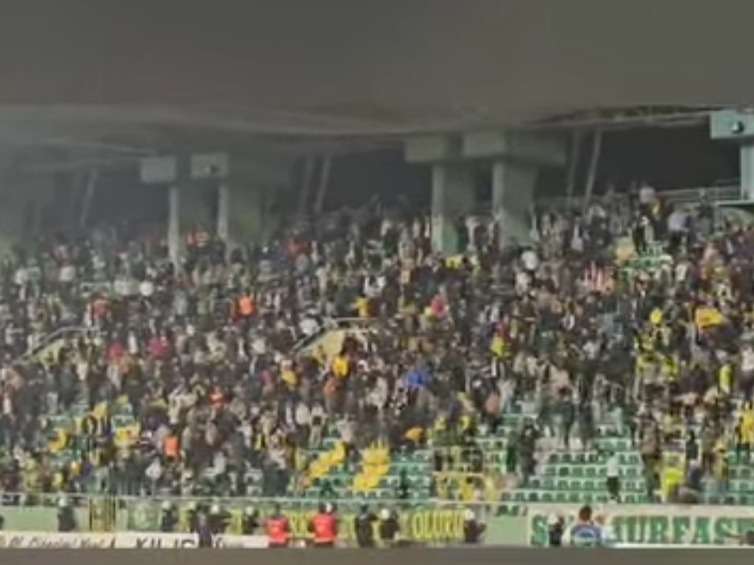 Şanlıurfaspor Taraftarından Olaylı Tepki: Koltukları Kırıp Sahaya Attılar