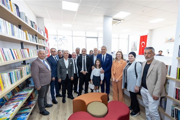 Konak’ta iki kütüphane ve Mutluluk Kahvesi açıldı