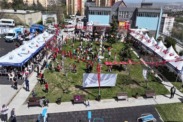 Depremzede çocuklar 23 Nisan coşkusunu Başkentte yaşadı