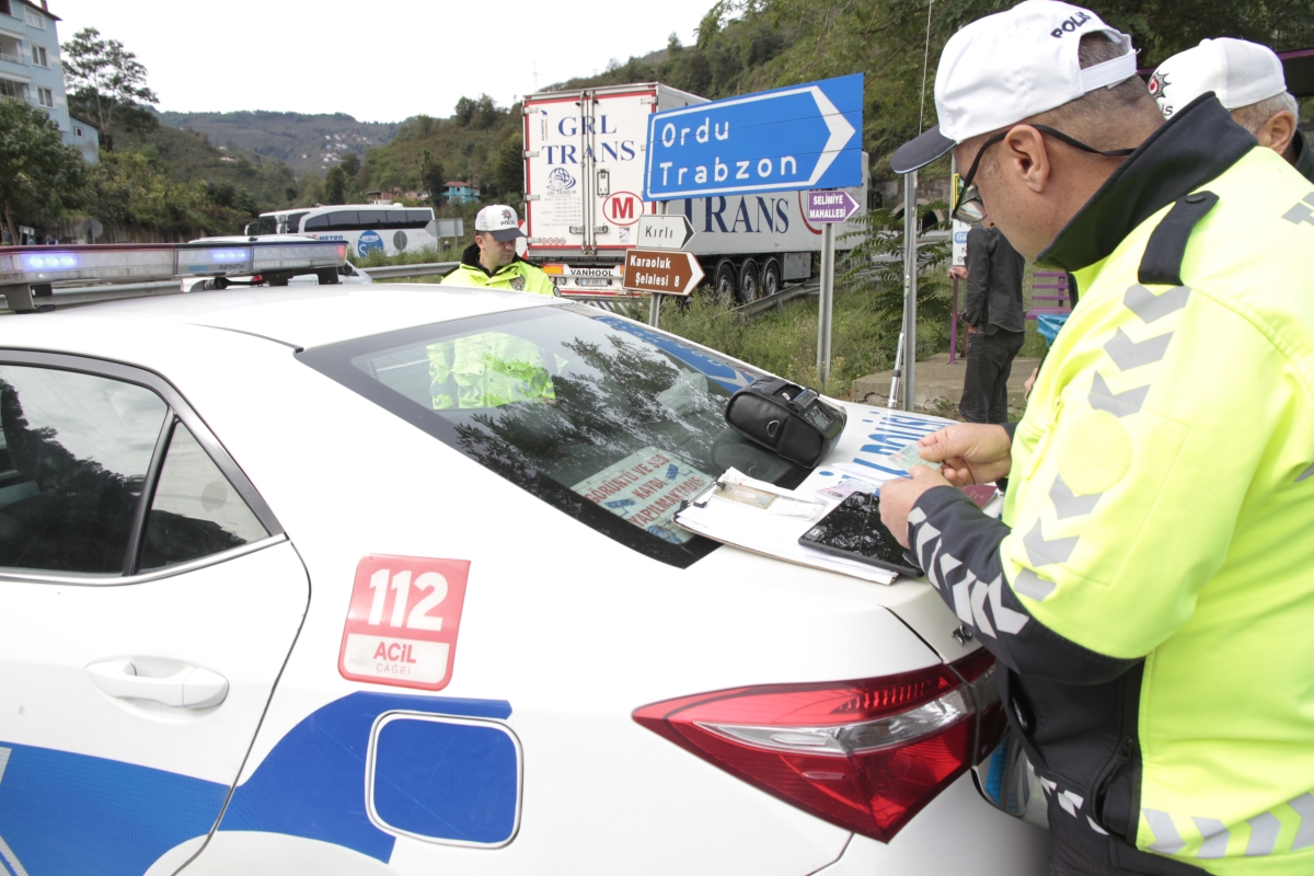 Ordu'da U1 Uygulama Noktasında durdurulan araçta 150 kilogram kaçak tütün ele geçirildi