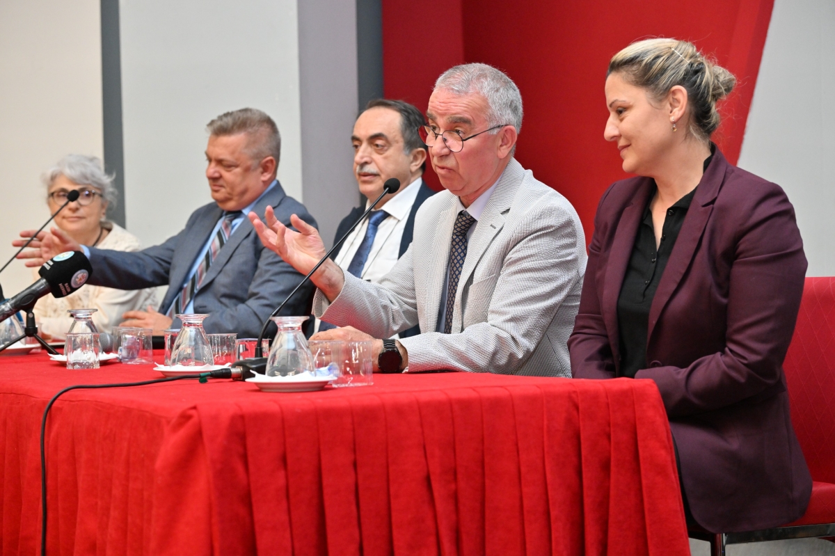 Manisa'da  “Geleneksel Tamamlayıcı Tıp ve Mesir Macunu Paneli” düzenlendi