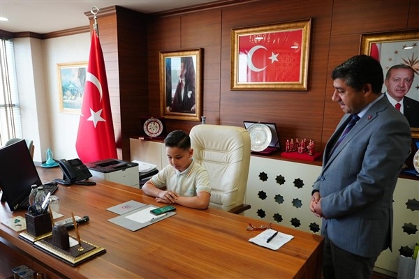 Başkan Yardımcısı Günden koltuğunu Alper Yusuf Ertay'a devretti