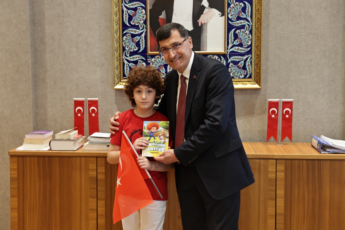 Başkan Kahveci, geleceğin yazarlarından olan Kaleli'yi ağırladı