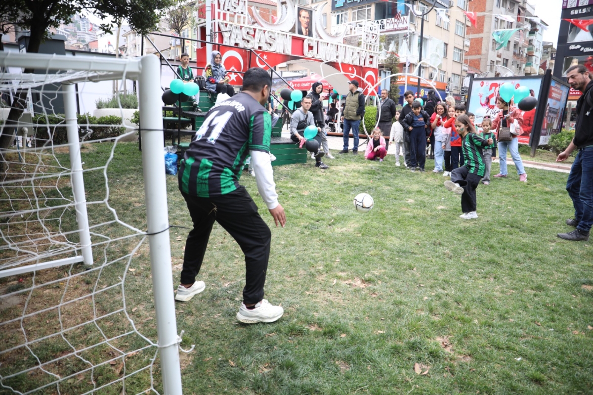 Kocaelispor’un 59. kuruluş yıl dönümü ve Dünya İzmitliler Günü Belsa Meydanı'nda kutlandı