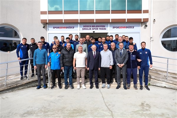 Başkan Özlü'den Düzcespor’un Şıralık’taki tesislerine motivasyon ziyareti