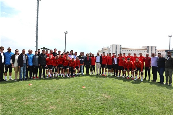 Başkan Ünlüce'den Eskişehirspor'a destek