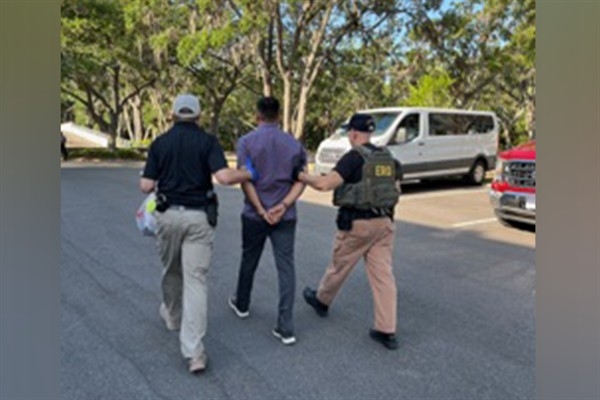 Florida'da geçen hafta yaklaşık 800 göçmen tutuklandı