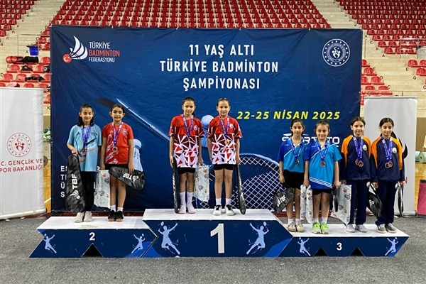 Osmangazli badmintoncular Eskişehir’deki şampiyonada derece elde etti