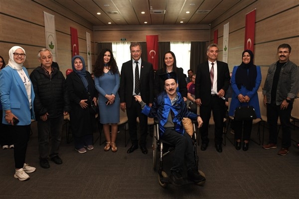 Özel gereksinimli Kıpçak, girdiği sınavları kazanarak diplomasını aldı