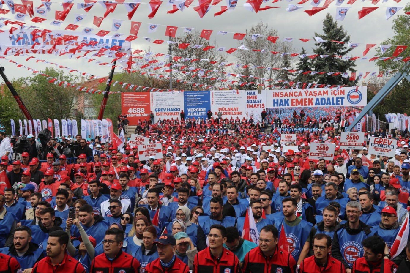 İnsanca Yaşam İçin Hak, Emek, Adalet;Yaşasın 1 Mayıs... 