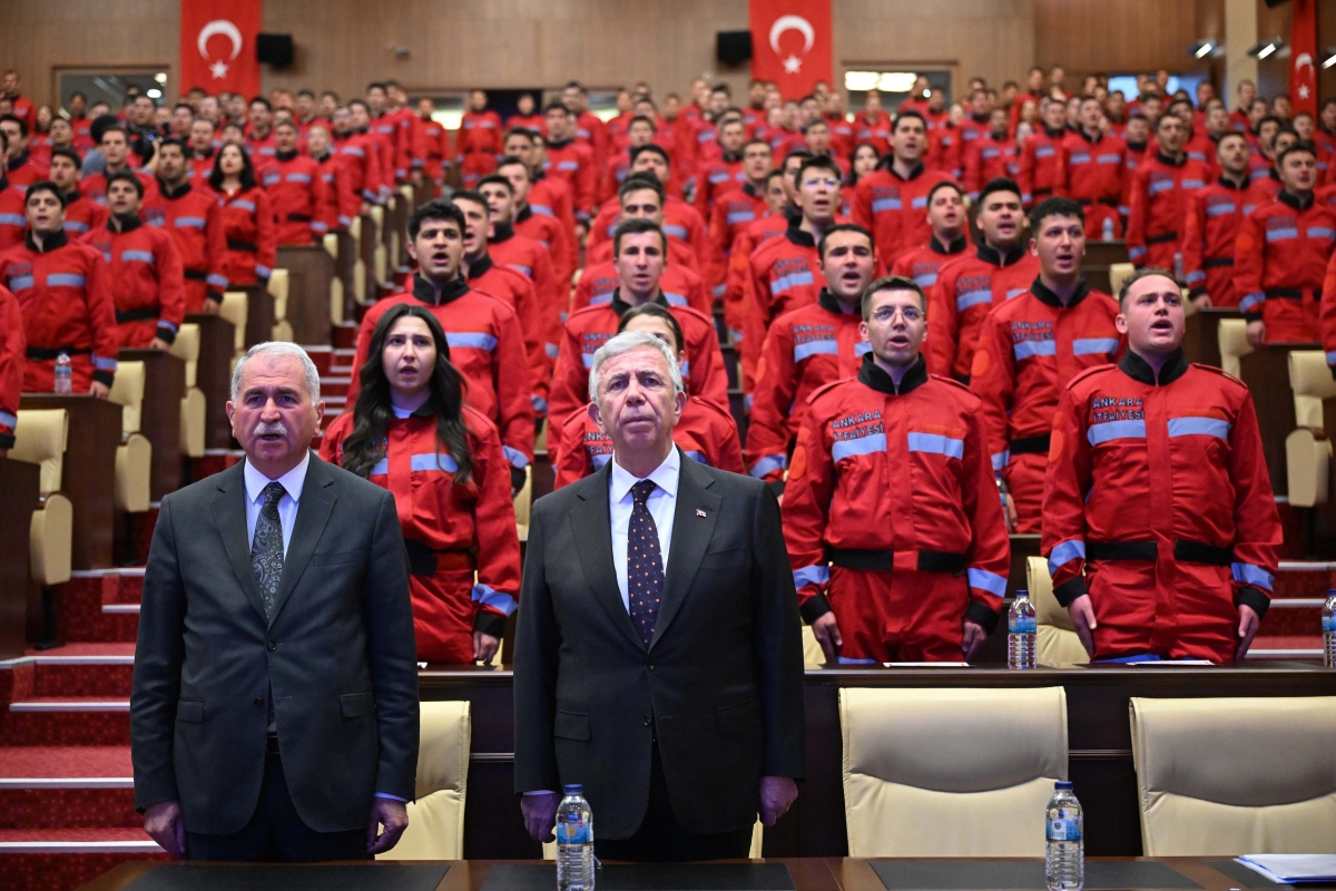 Başkan Yavaş, 300 yeni itfaiye personeli ile buluştu