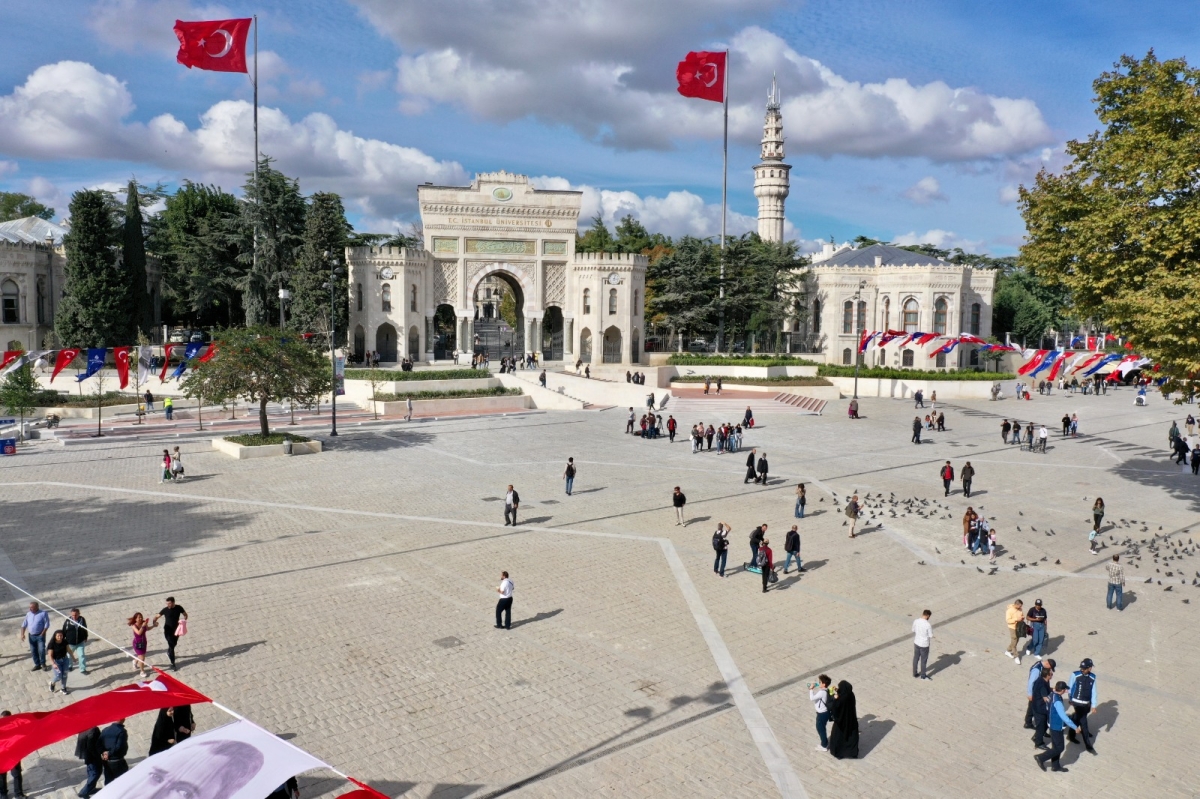 Beyazıt Meydanı'nda yenileme projesi etkisini gösterdi