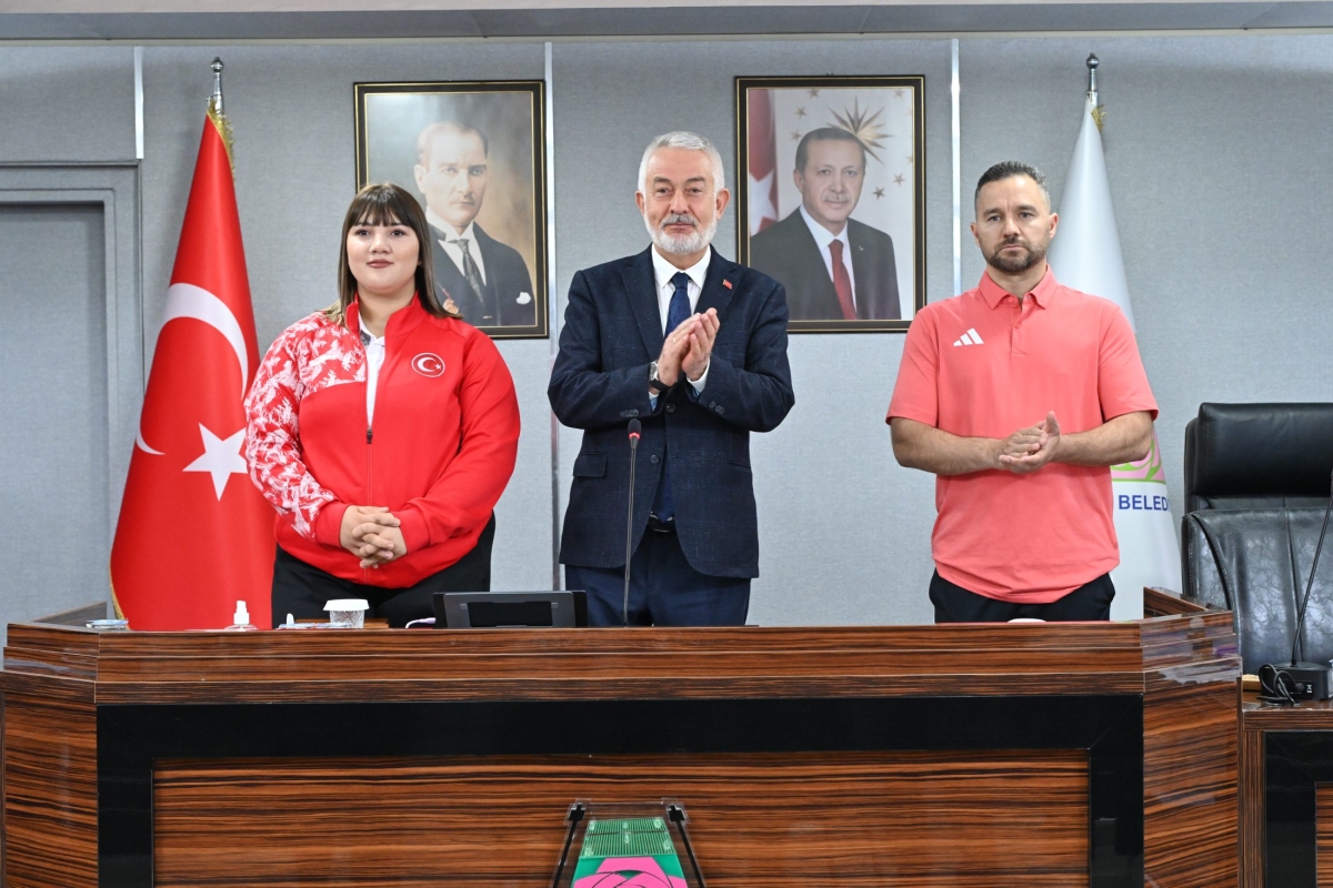 Başkan Değirmen'den halter şampiyonu Çevik'e kutlama