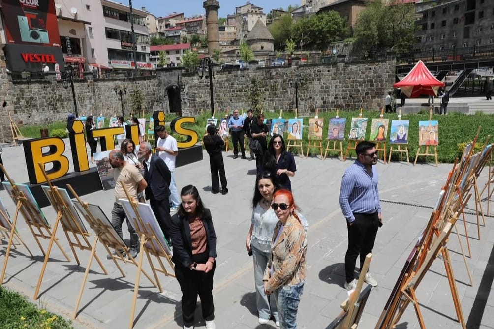 &Prime;Birlikte Güzeliz&Prime; temalı resim sergisi Bitlis'te açıldı