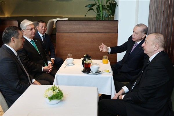 Cumhurbaşkanı Erdoğan, Macaristan'da mevkidaşlarıyla bir araya geldi