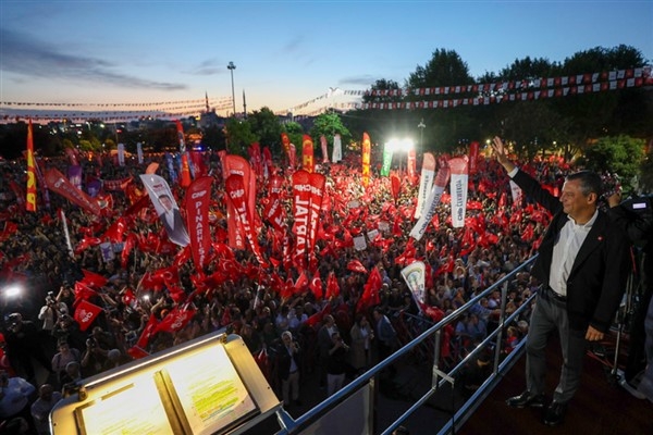 CHP Genel Başkanı Özel, Pendik'teki mitinge katıldı