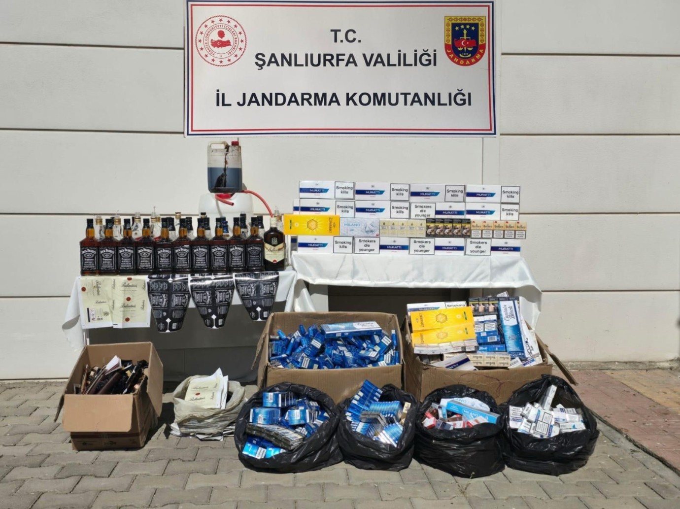 Şanlıurfa Jandarmasından Kaçak İçki ve Tütün Operasyonu: 3 Kişi Gözaltında