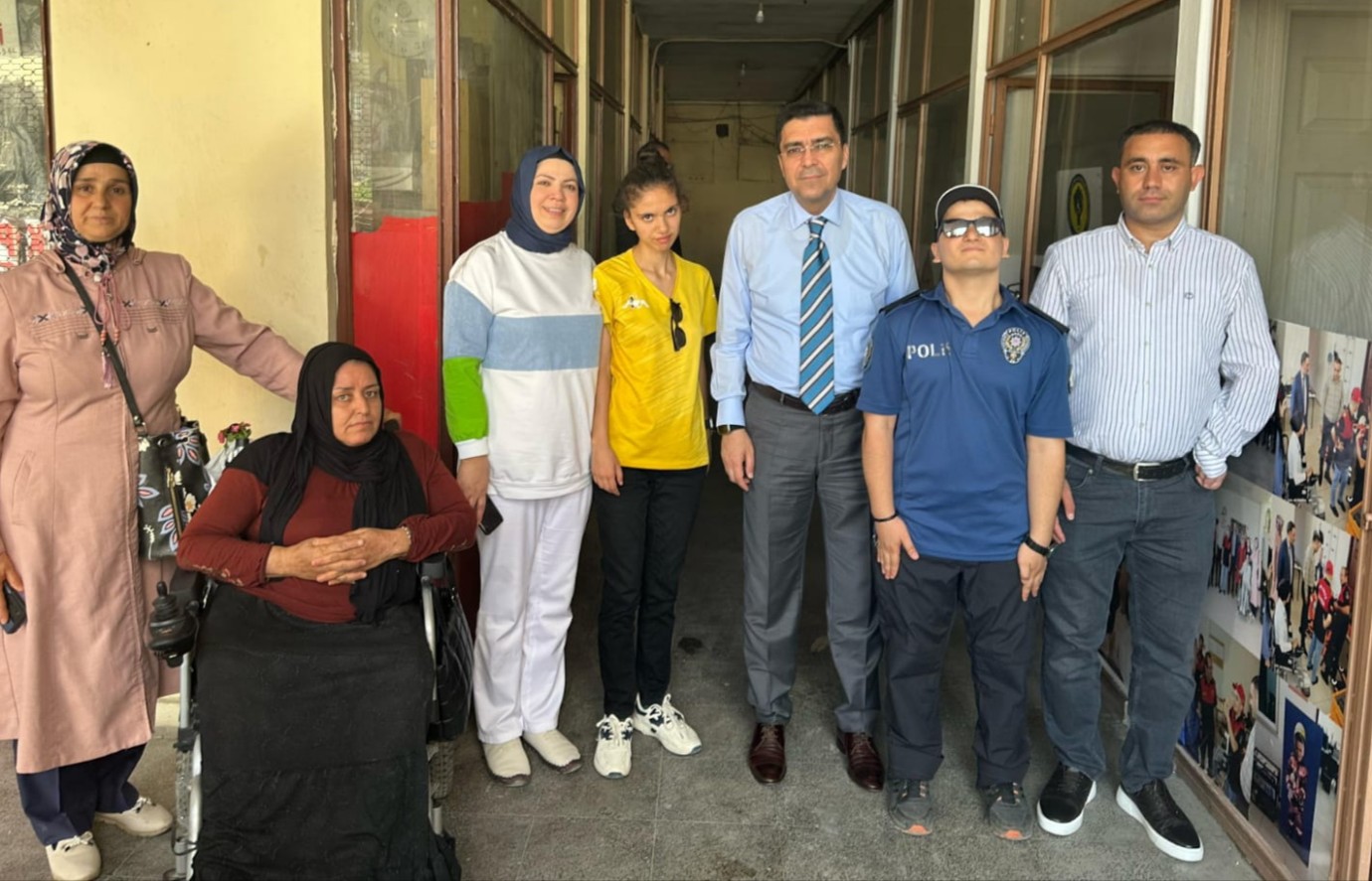 Emniyet Müdürü Atilla Aksoy'dan Engellilere Anlamlı Ziyaret