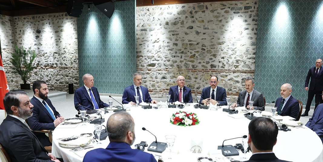 DOLMABAHÇE'DE TARİHİ ZİRVE: ERDOĞAN VE ŞARA BİR ARAYA GELDİ