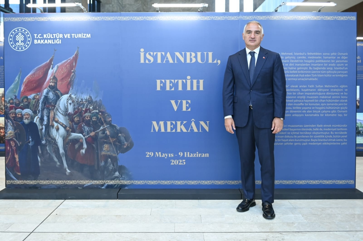 Bakan Ersoy, &Prime;İstanbul, Fetih ve Mekan&Prime; sergisinin açılışını yaptı