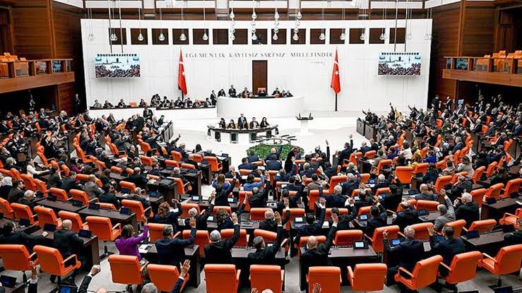 MECLİSTE ÖNEMLİ YASALAR KABUL EDİLDİ