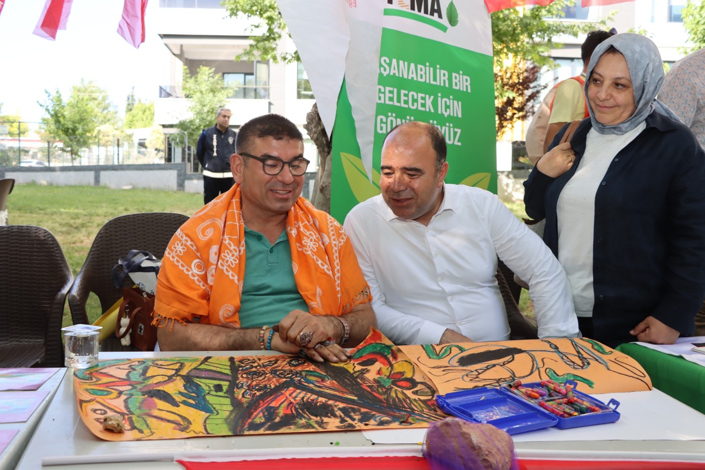 “Çevreyi Kirleten İsrail” Tablosuyla Gazze’ye Sanatla Destek