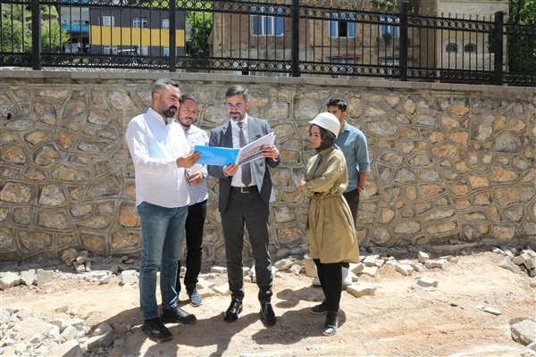 Başkan Tanğlay, Tarihi Kazımpaşa İlköğretim Okulu’ndaki çalışmaları inceledi