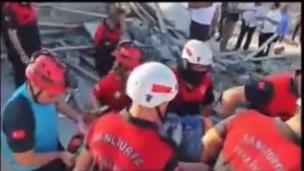 işçiler molozların altında kaldı. Olayda 4 işçi yaralandı.